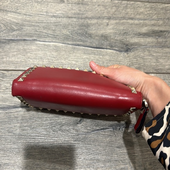• VALENTINO GARAVANI • Calfskin Rockstud Zip Around Wallet Rosso Valentino Red - Picture 8 of 9
